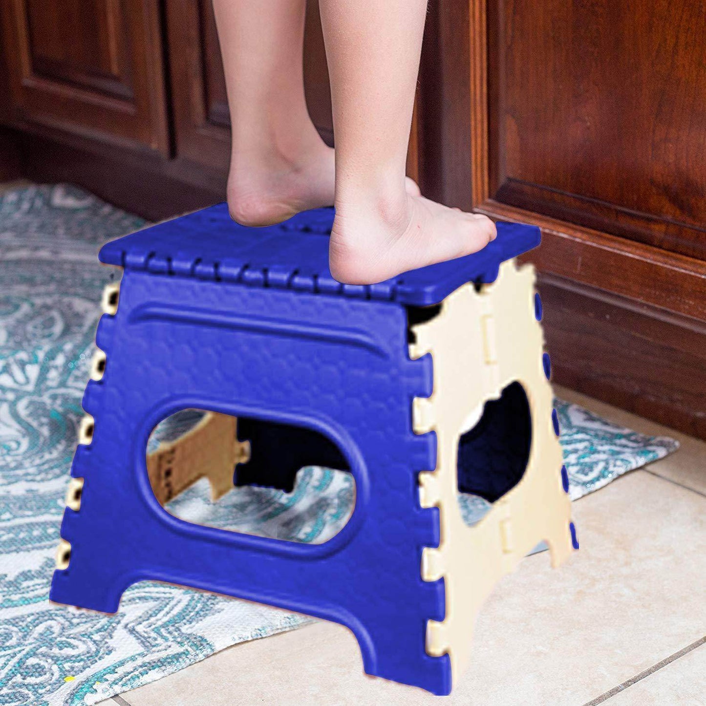 2009_12 Inch Plastic Folding Step Stool for Kids and Adults with Handle (Multicolor) - infinityexculsivestore.com