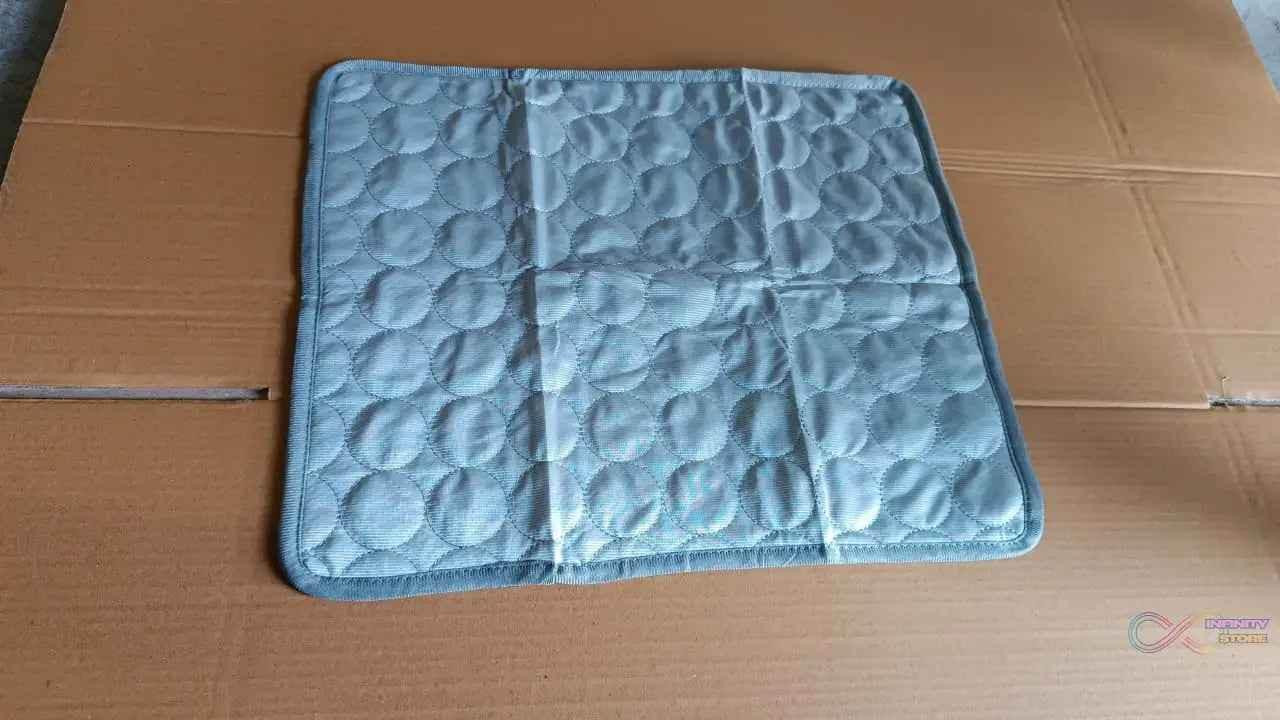 Big Pet Soft Blanket / Towel, Warm Sleep Mat (1 Pc / Mix Color & Design & Size) - infinityexculsivestore.com