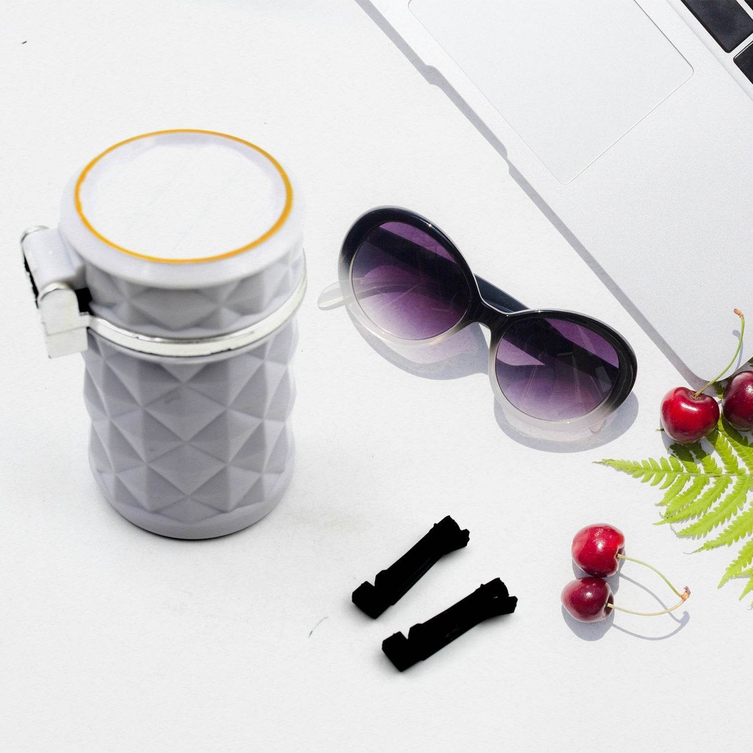 Car Cupholder Travel Ashtray with Lid and LED Light, Portable with Blue LED Light Ideal Decorative Cigar Ash Bucket, Cigarette Ashtray, Car Waste Bin - infinityexculsivestore.com