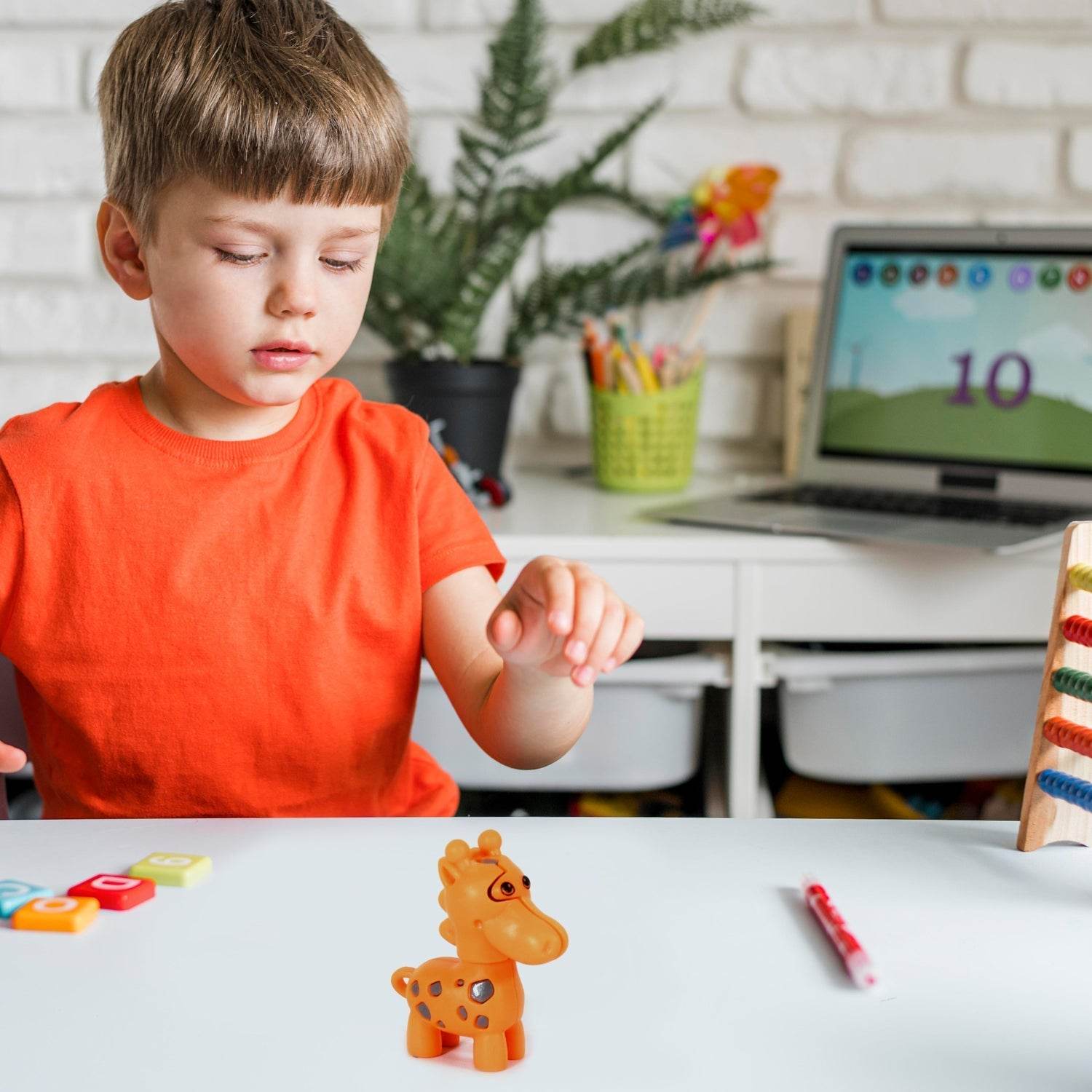 Extandable Giraffe toy, Cute Looking Giraffe with Extandable Neck - infinityexculsivestore.com