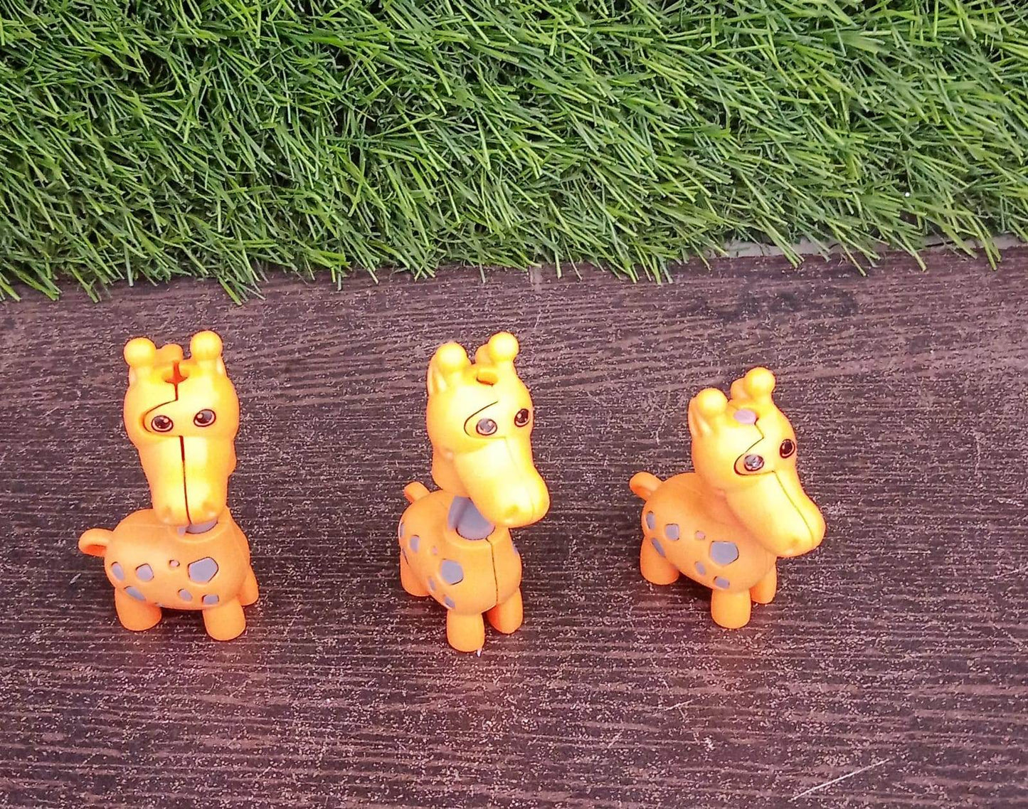 Extandable Giraffe toy, Cute Looking Giraffe with Extandable Neck - infinityexculsivestore.com
