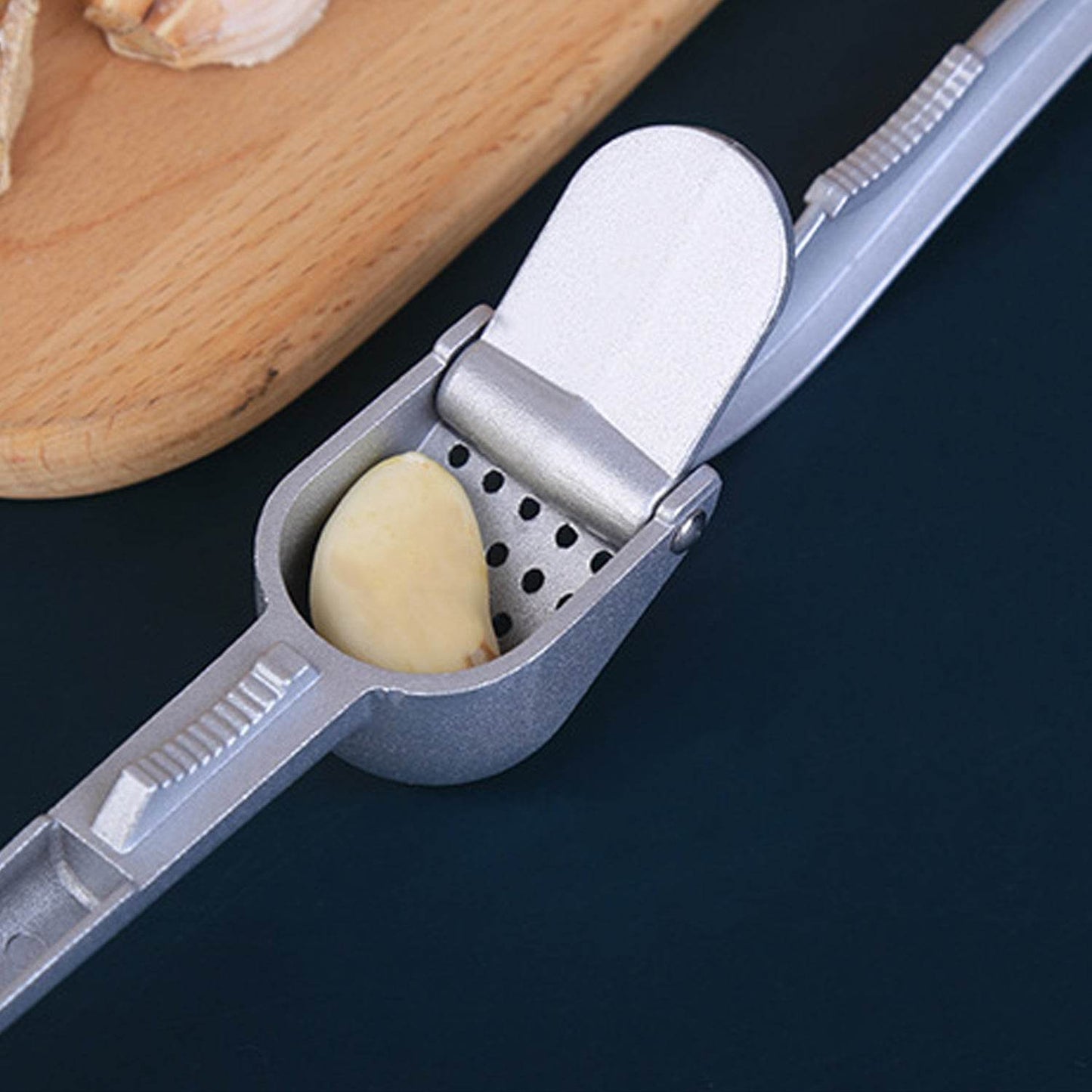 Garlic Press All Aluminum Easy to Use with Light Weight without Difficulty Cooking Baking, Kitchen Tool, Safe - infinityexculsivestore.com