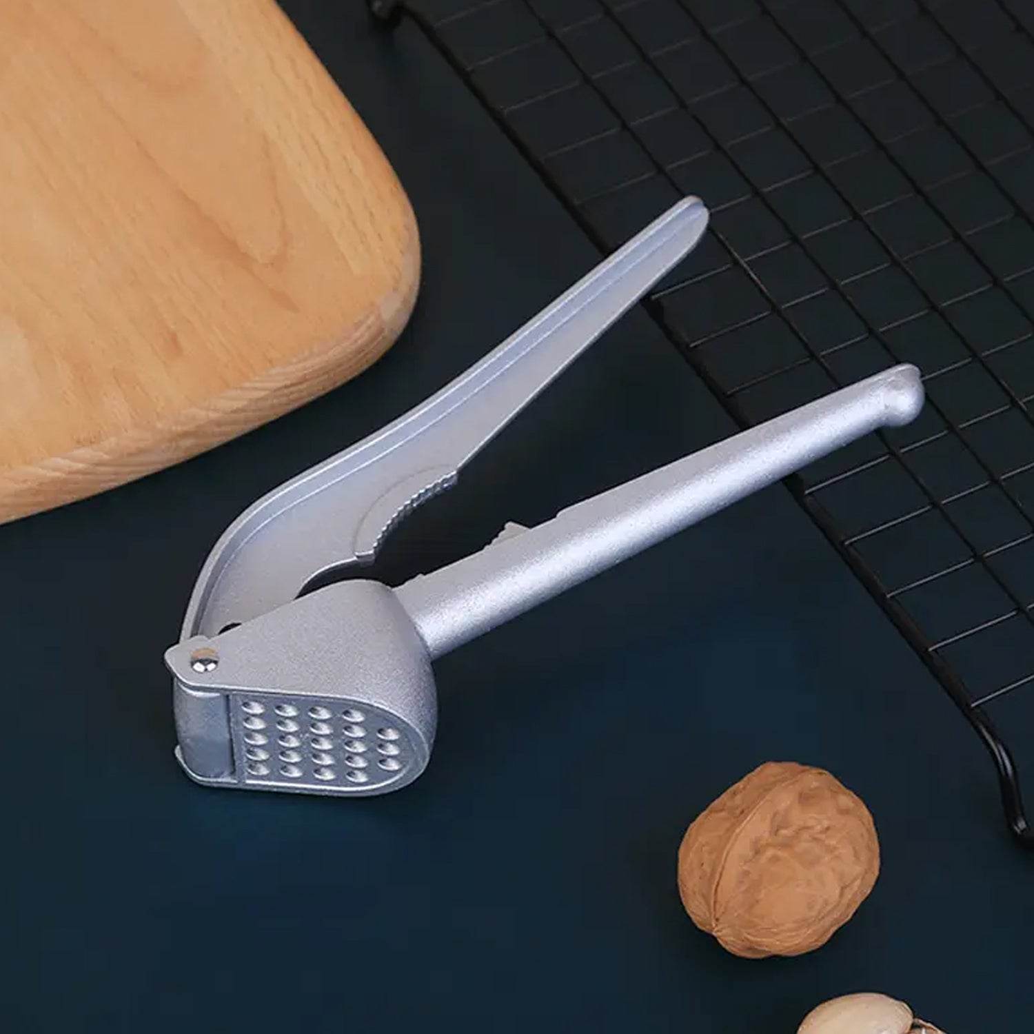 Garlic Press All Aluminum Easy to Use with Light Weight without Difficulty Cooking Baking, Kitchen Tool, Safe - infinityexculsivestore.com