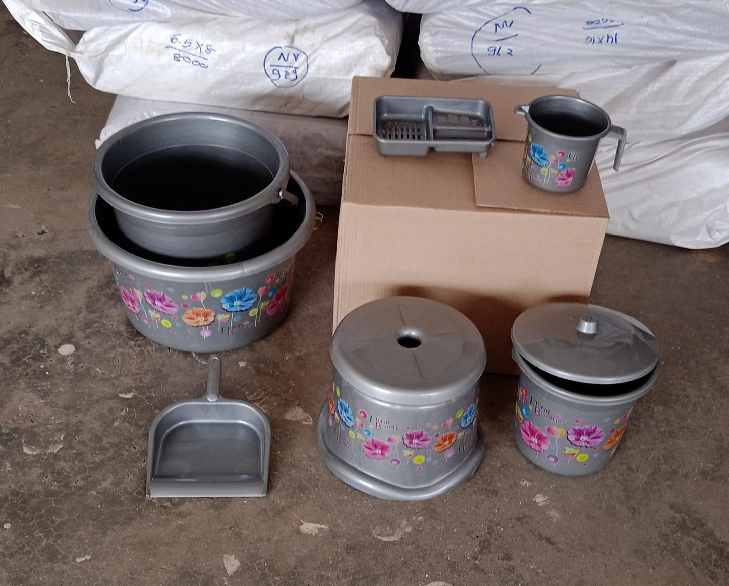 Large Capacity Plastic Bathroom Set of 7Pieces (1pc Big Tub, 1pc bucket,1pc , 1pc Mug, 1pc Soap Case, 1pc , 1pc Stool) - infinityexculsivestore.com