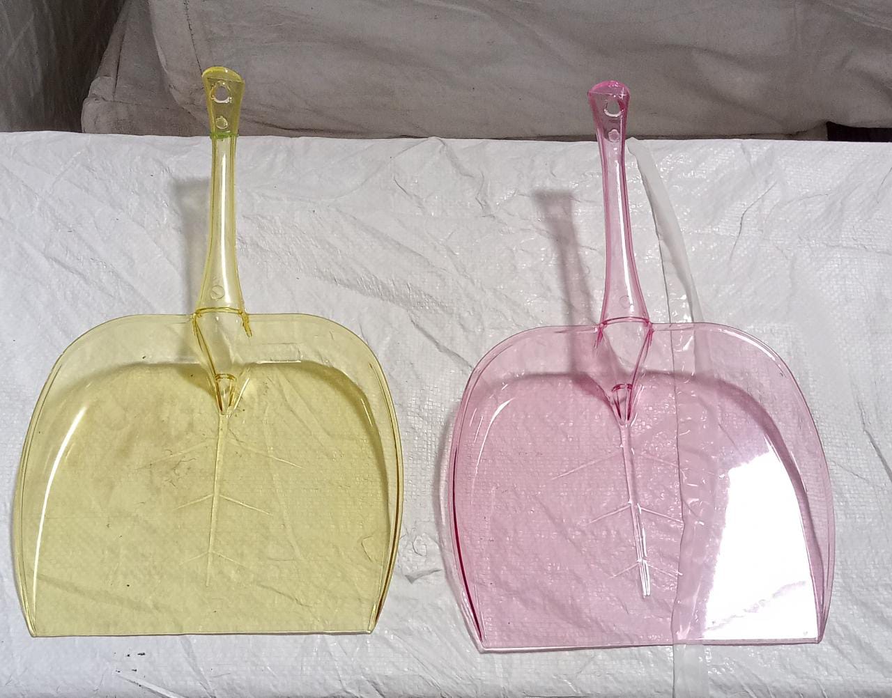Large Unbreakable Plastic Dustpan with Long Handle for Home and Kitchen (1 Pc) - infinityexculsivestore.com