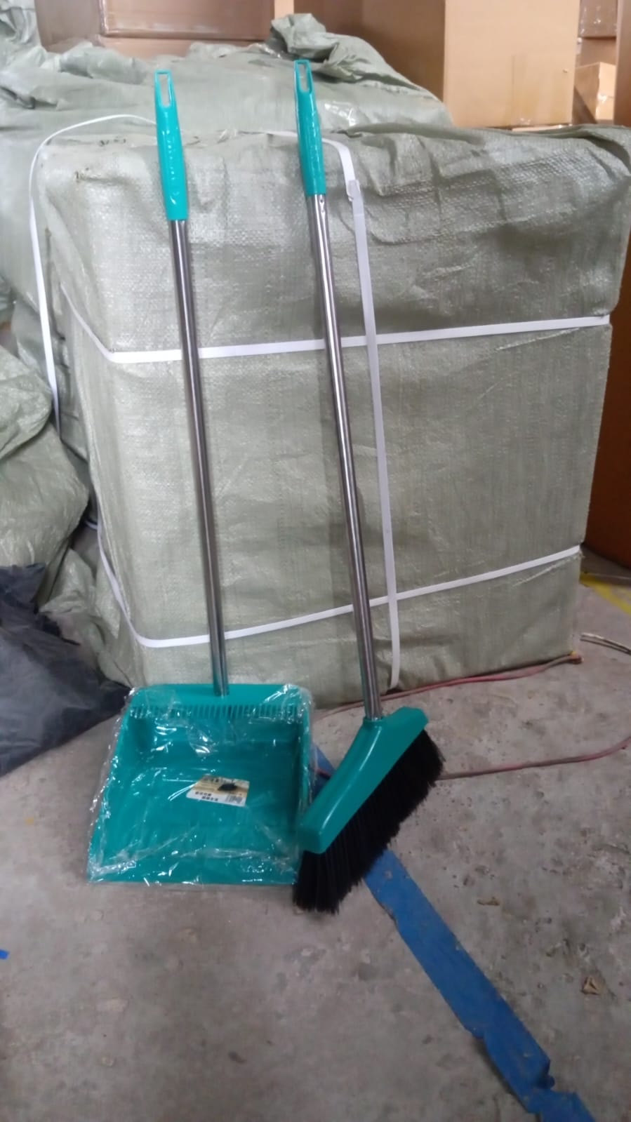 Long Handle Dustpan and Brush 2 Piece Set for Sweeping Cleaning Home Office - infinityexculsivestore.com