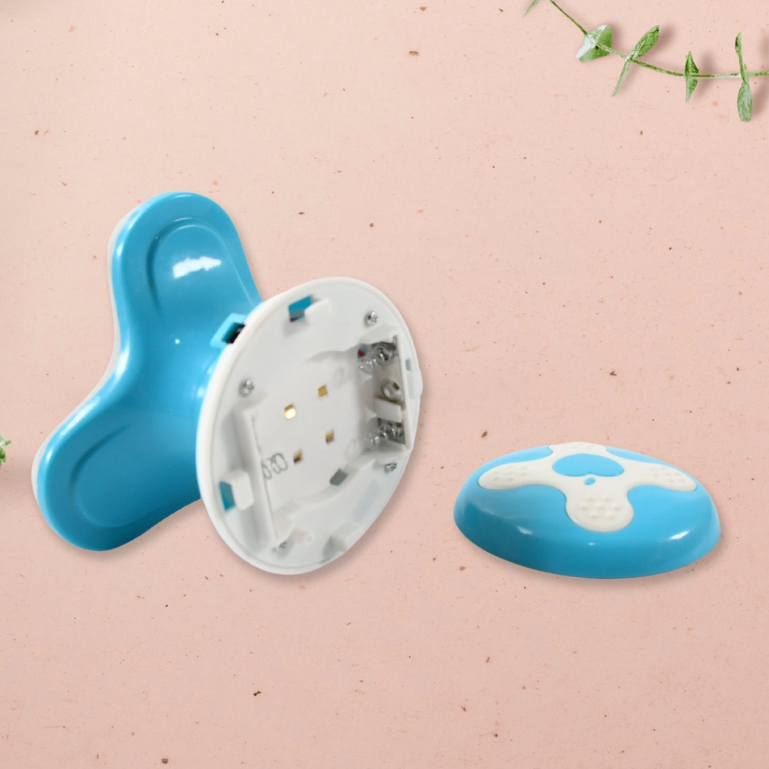Multifunctional Mini Massager, Triangle Electric USB Massager, Automatic Switch, Relieve Fatigue, As a Gift (1 Pc / Battery Not Included) - infinityexculsivestore.com