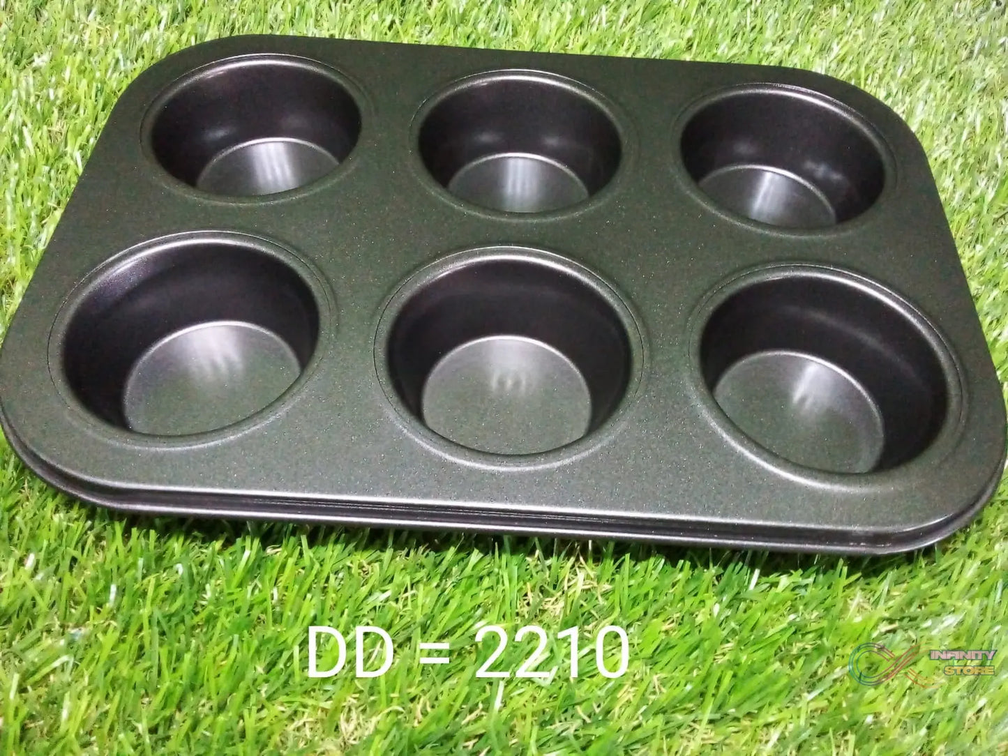 Easy-to-clean non-stick baking tray for 6 cupcakes.
