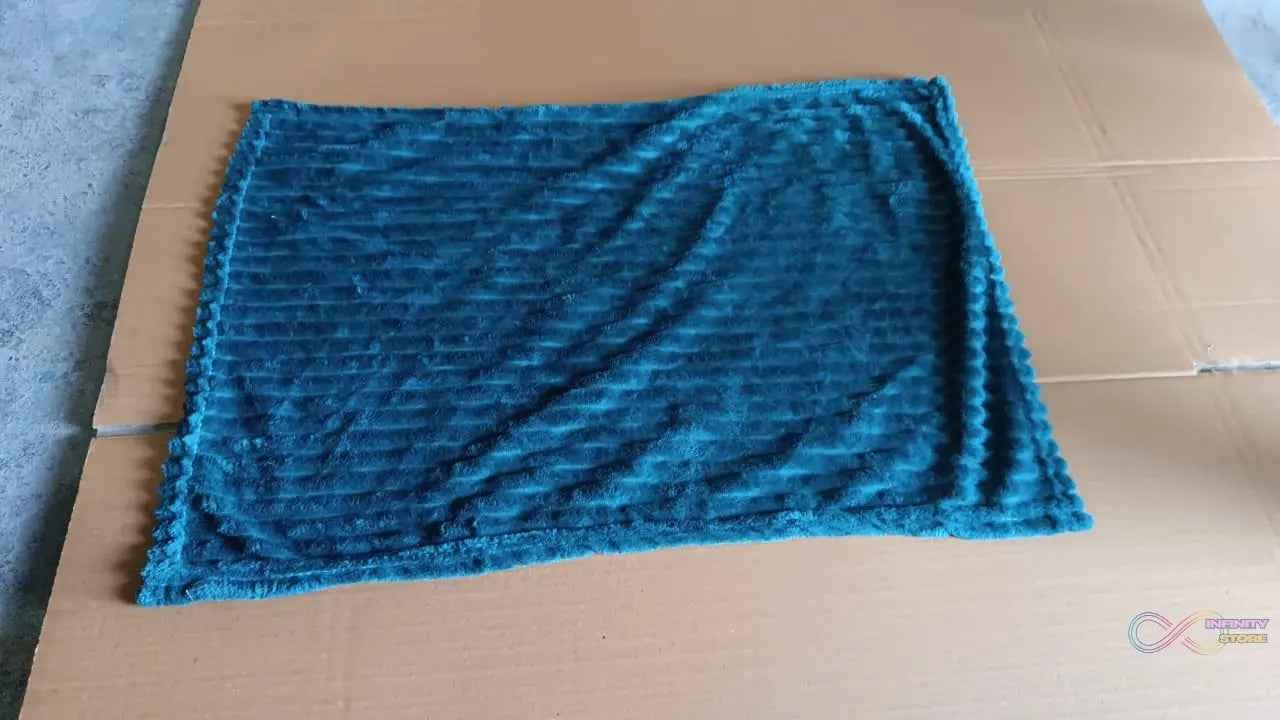 Pet Soft Cat Dog Blanket / Towel, Warm Sleep Mat (70×50 Cm / 1 Pc / Mix Color & Design) - infinityexculsivestore.com