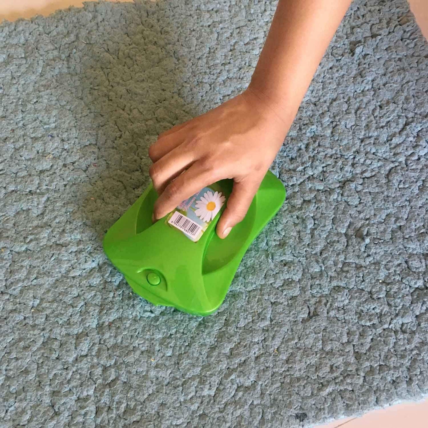 Plastic Handheld Carpet Roller Brush Cleaning with Dust Crumb Collector, Wet, and Dry Brush - infinityexculsivestore.com