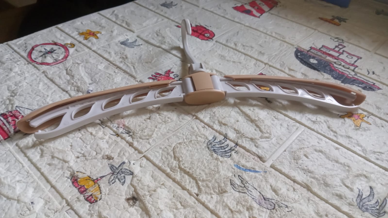 Portable Folding Clothes Hanger (1 Pc): 360° Rotation, Travel, Adjustable - infinityexculsivestore.com