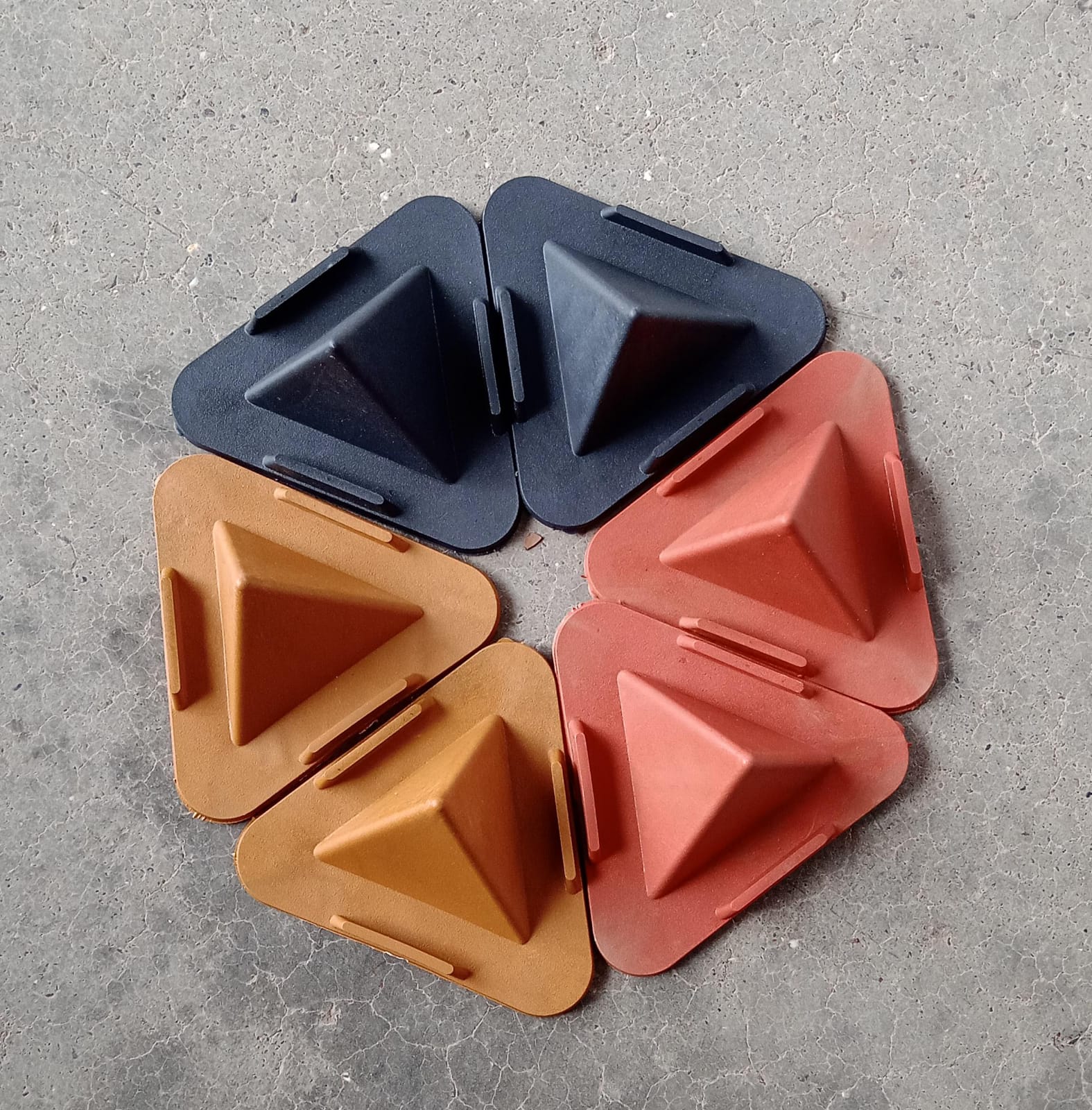 Pyramid Mobile Stand with 3 Different Inclined Angles - infinityexculsivestore.com