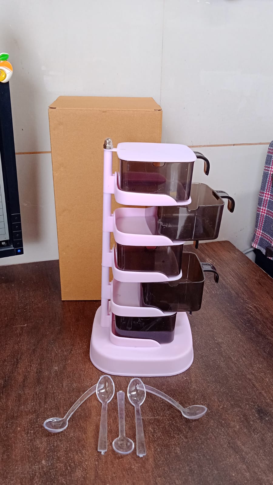 Rotating Spice Jars Vertical Rotatable Seasoning Box 5 Section / Tier With 5 Spoon (1 Set) - infinityexculsivestore.com