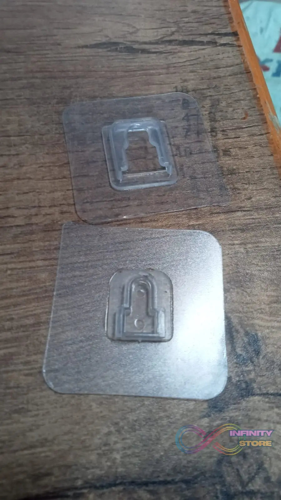 Transparent self-adhesive sticker, ideal for creative and practical applications