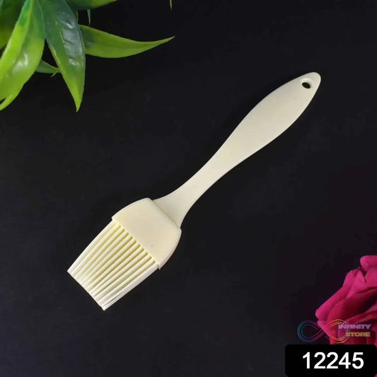 Silicone Kitchen Oil Spatula Brush with Handle Pastry / Cake Brush (17 cm / 1 Pc) - infinityexculsivestore.com