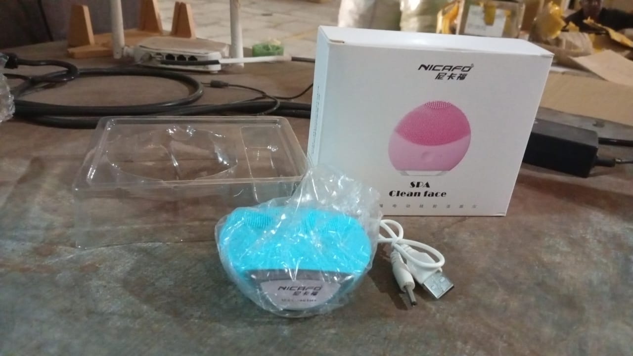 Silicone USB Facial Cleansing Brush and Face Massager (1 Pc) - infinityexculsivestore.com