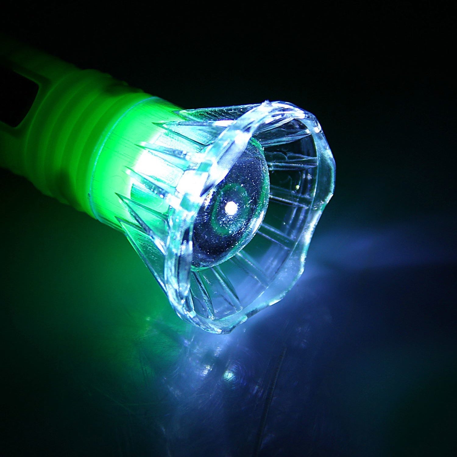 Small Plastic Torch for Kids, Plastic LED Flashlight Torch, Beautiful Attractive Good Gift Item, Pocket Torch for Kids (1 Pc) - infinityexculsivestore.com