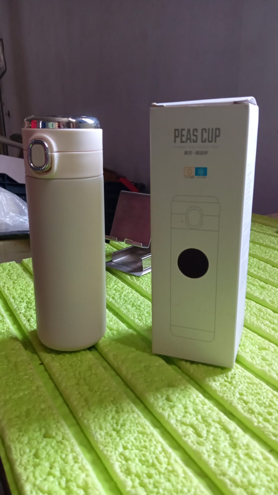 Smart Vacuum Insulated Water Bottle with LED Temperature Display, Cold & Hot | Leak Proof | Office Bottle | Gym | Home | Kitchen | Hiking | Trekking | Travel Bottle  (Mix Color & Design / 420 ML) - infinityexculsivestore.com