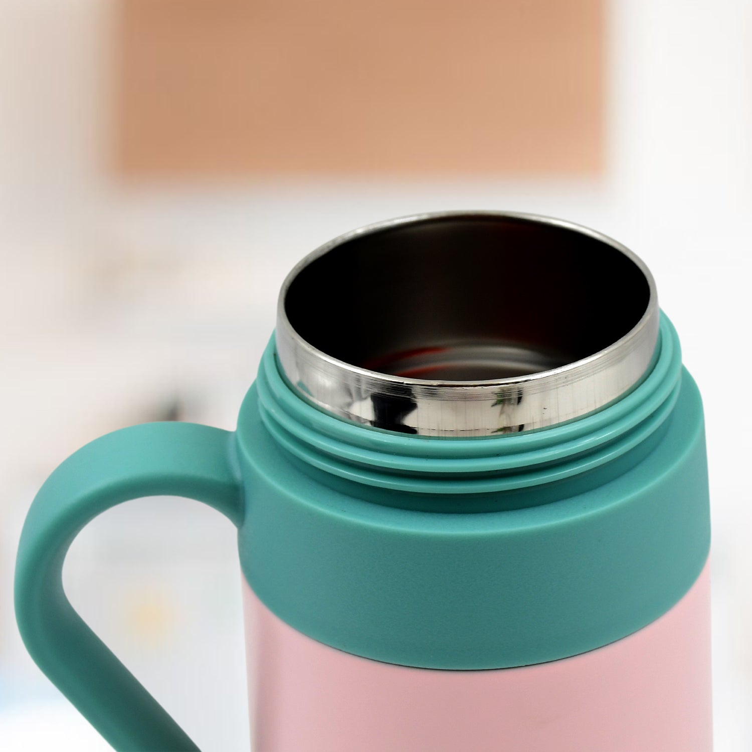 Smart Vacuum Insulated Water Bottle with LED Temperature Display & Gift Color Box (600 ML Approx) - infinityexculsivestore.com