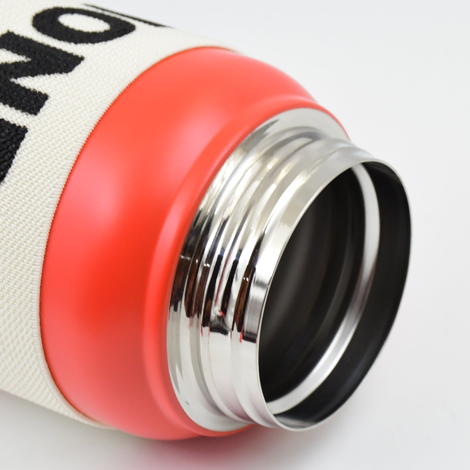 Stainless Steel Mug / Bottle Vacuum Insulated Cup With Handle & Rubber Grip (550 ML) - infinityexculsivestore.com