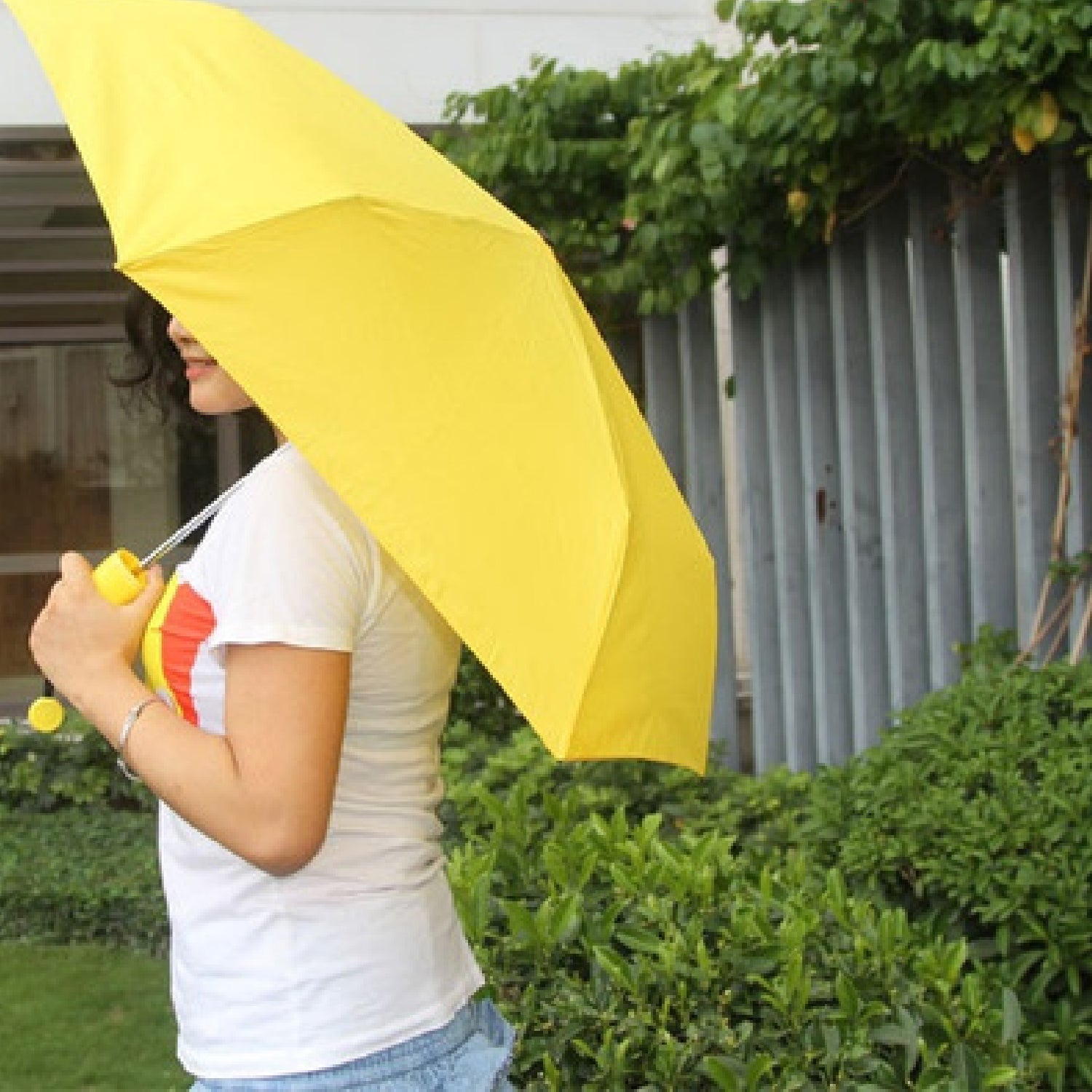 Stylish Banana Shaped Mini Foldable Umbrella - infinityexculsivestore.com