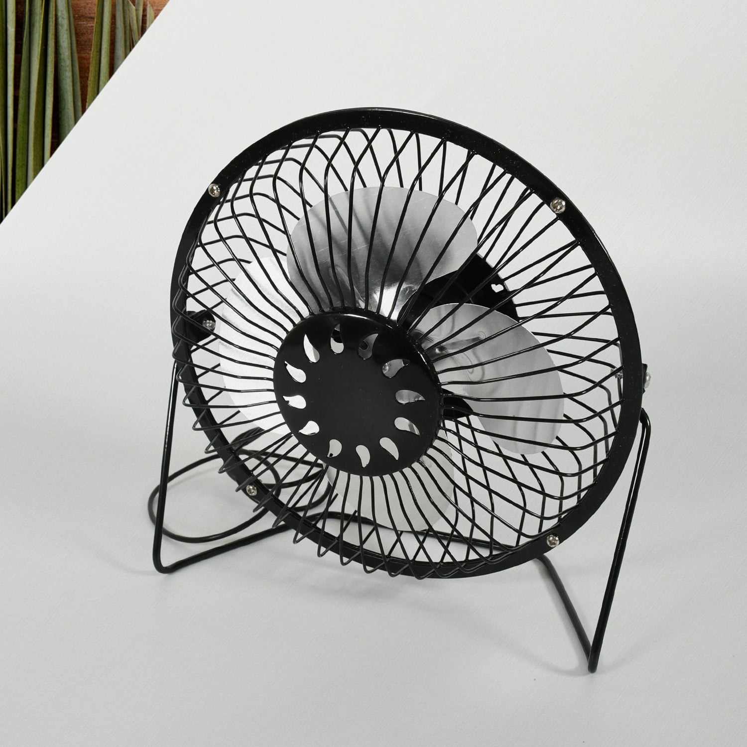USB Table Desk Personal Metal Electronic Fan, Compatible with Computers, Laptops, Student Dormitory, Suitable For Office, School Use (1 Pc) - infinityexculsivestore.com