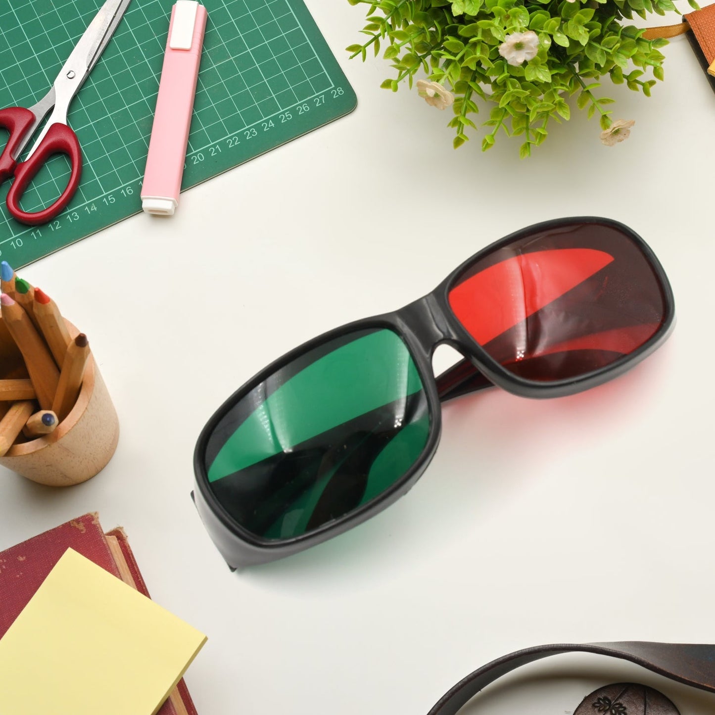 UV Protected Sunglasses, classic Sunglasses for Men & Women, Lightweight, Both Outdoor and Indoor Use (1 Pc ) - infinityexculsivestore.com