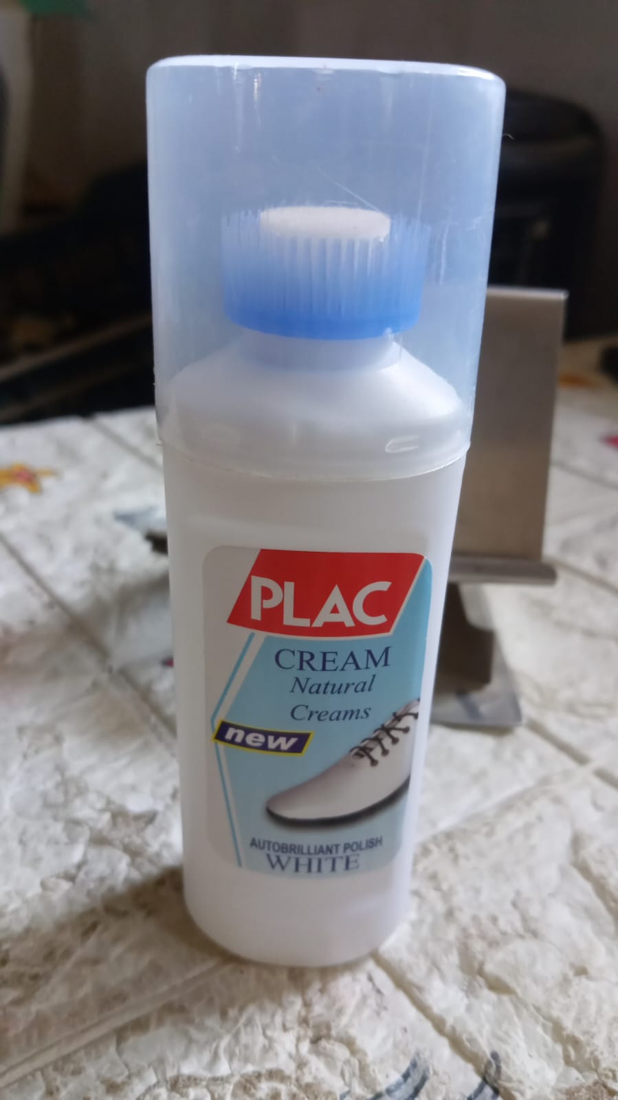 White Shoe Brightener with Removal of Dirt and Whitening Function White Shoes Cleaner with Brush Head for Dirty Shoe Polish Natural Waxes (75 ML) - infinityexculsivestore.com