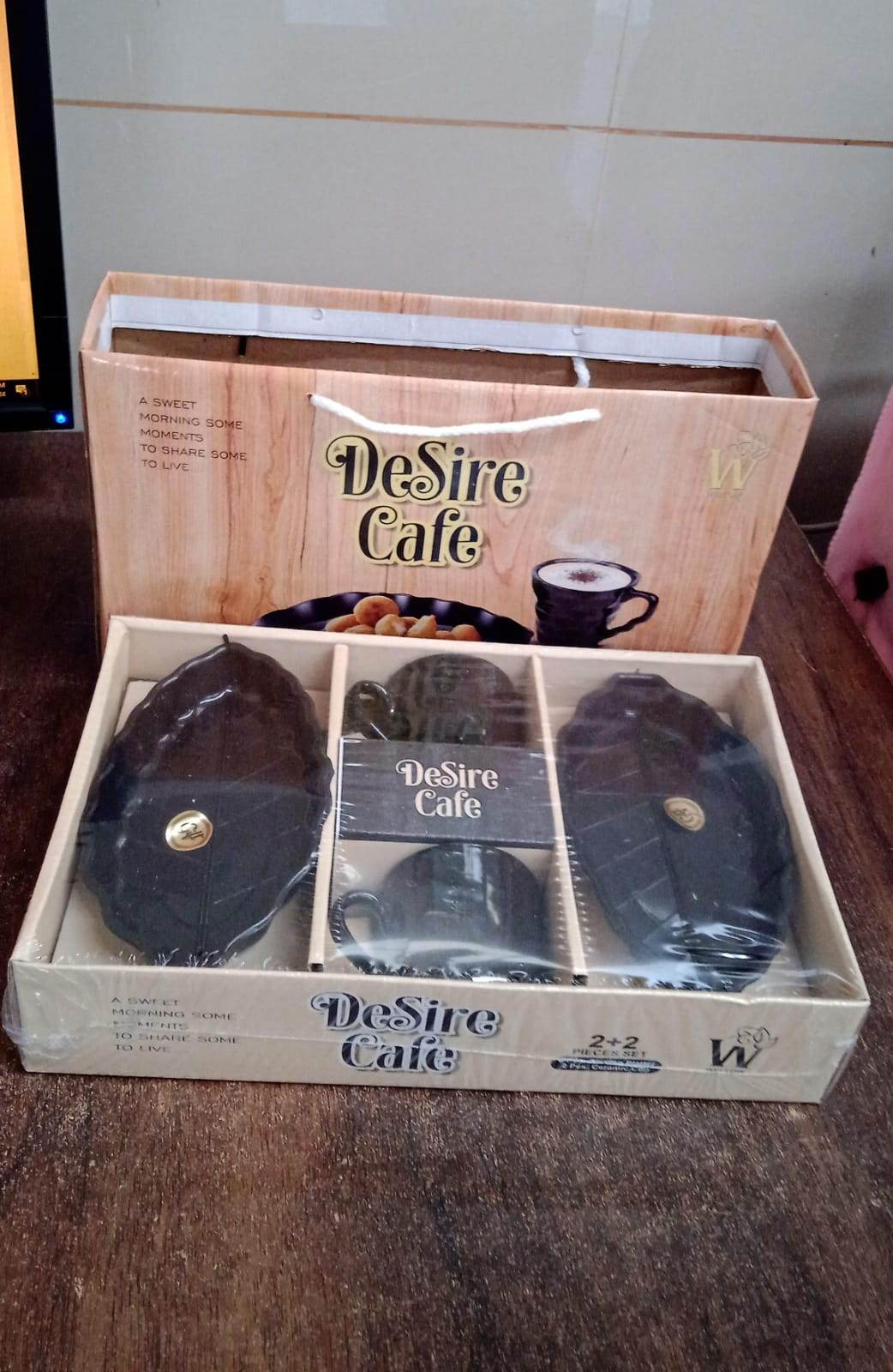 Ertiga Round Ceramic Bowl With Plastic leaf shape Serving platter Portable, Lightweight Breakfast, Serving Bowl | Highly Durable Material | Ideal for Rice, Pasta, Desserts Home & Kitchen Serving Bowl & platter (4 Pcs set) - infinityexculsivestore.com