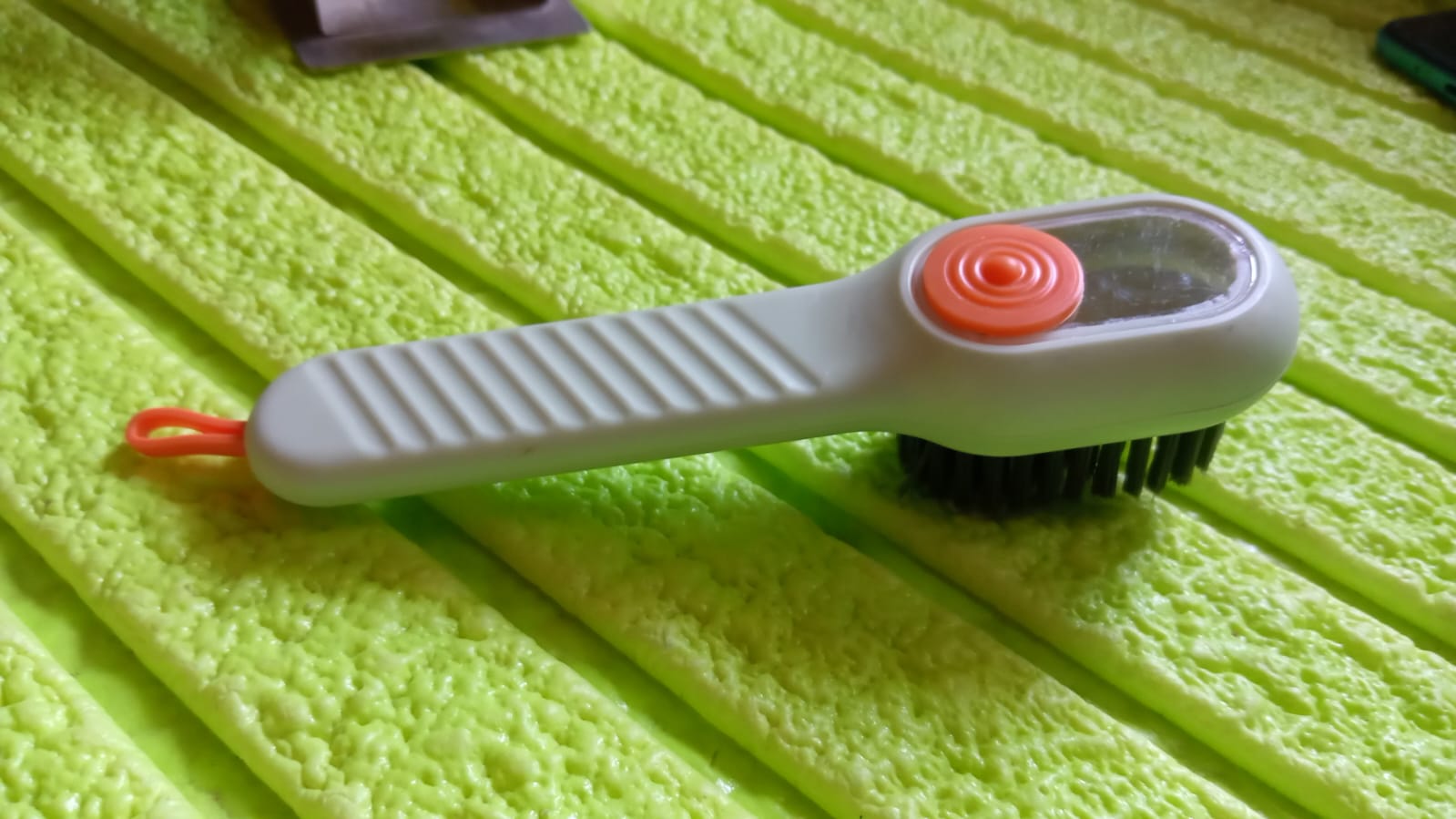 Multifunctional Scrubbing Brush with Liquid / Soap Dispenser, Cleaning Brush with Liquid / Soap Dispenser, Shoe Brush for Cleaning, Cloth Cleaning Brush with Handle Liquid Shoe Brush For Shoe Clothes (1 Pc) - infinityexculsivestore.com