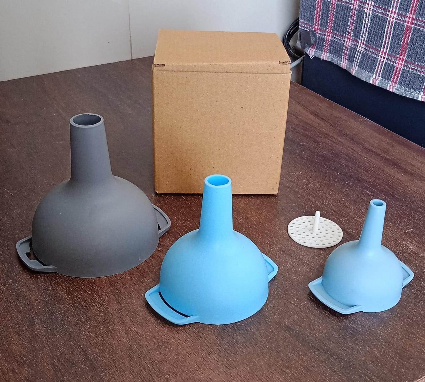 3 in 1 Kitchen Funnel Set of 3, Funnel for Filling Bottle, Small Canning Funnel with Handle, Food Grade Plastic Funnel with Detachable Strainer Filter for Liquid, Dry Ingredients, and Powder - infinityexculsivestore.com