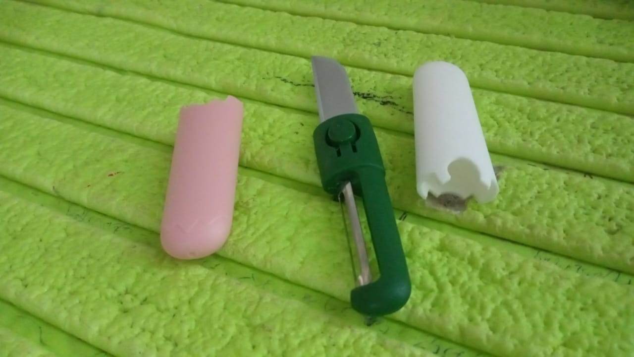2 in 1 Knife, Multifunctional peeler Two in one fruit knife, fruit and vegetable cutting knife+sawtooth peeler, apple, carrot, potato, fruit slice antiskid - infinityexculsivestore.com