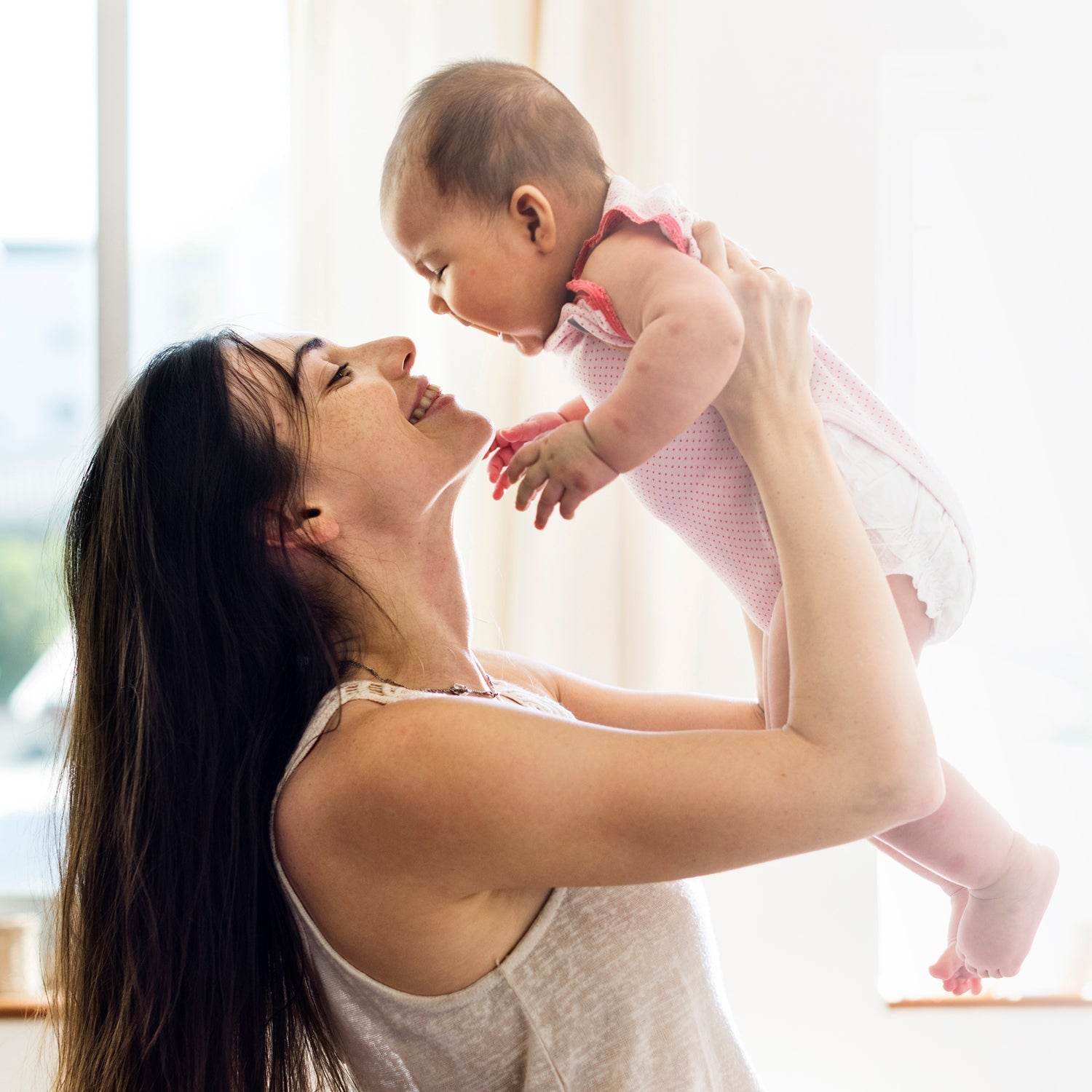 Champs Travel Diapers (Medium, 5 Pcs): Leakproof, Soft & Dry, Baby Diaper Pants - infinityexculsivestore.com