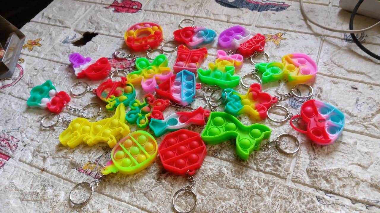Compact Silicone Pop it Keychain Toy - Birthday Return Gift of Kids - Portable Bubble Popping Fun Stress Relief Fidget Toy (mix design | 1 Pc) - infinityexculsivestore.com