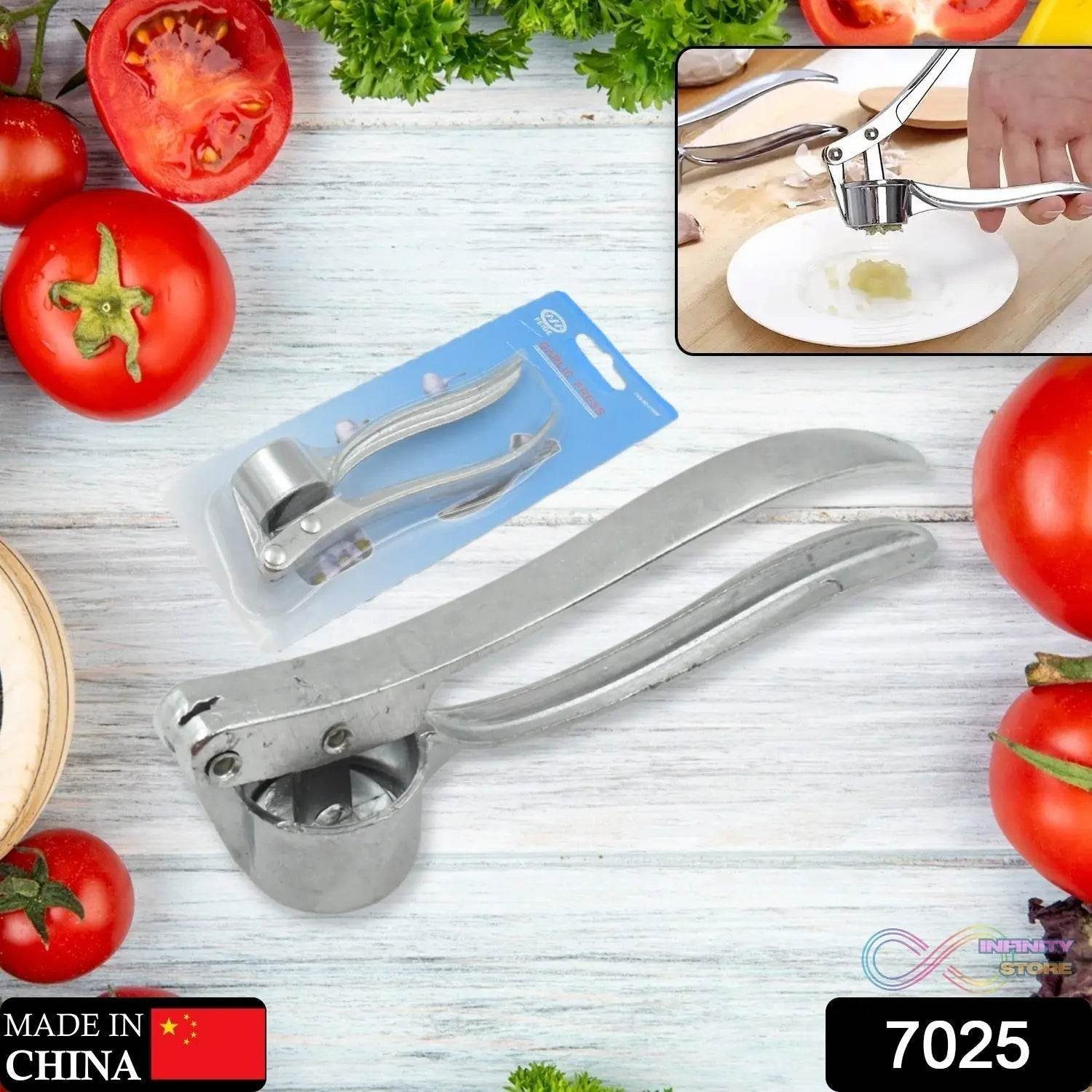 Crush Garlic with Ease: Lightweight Aluminum Garlic Press (1 Pc) - infinityexculsivestore.com