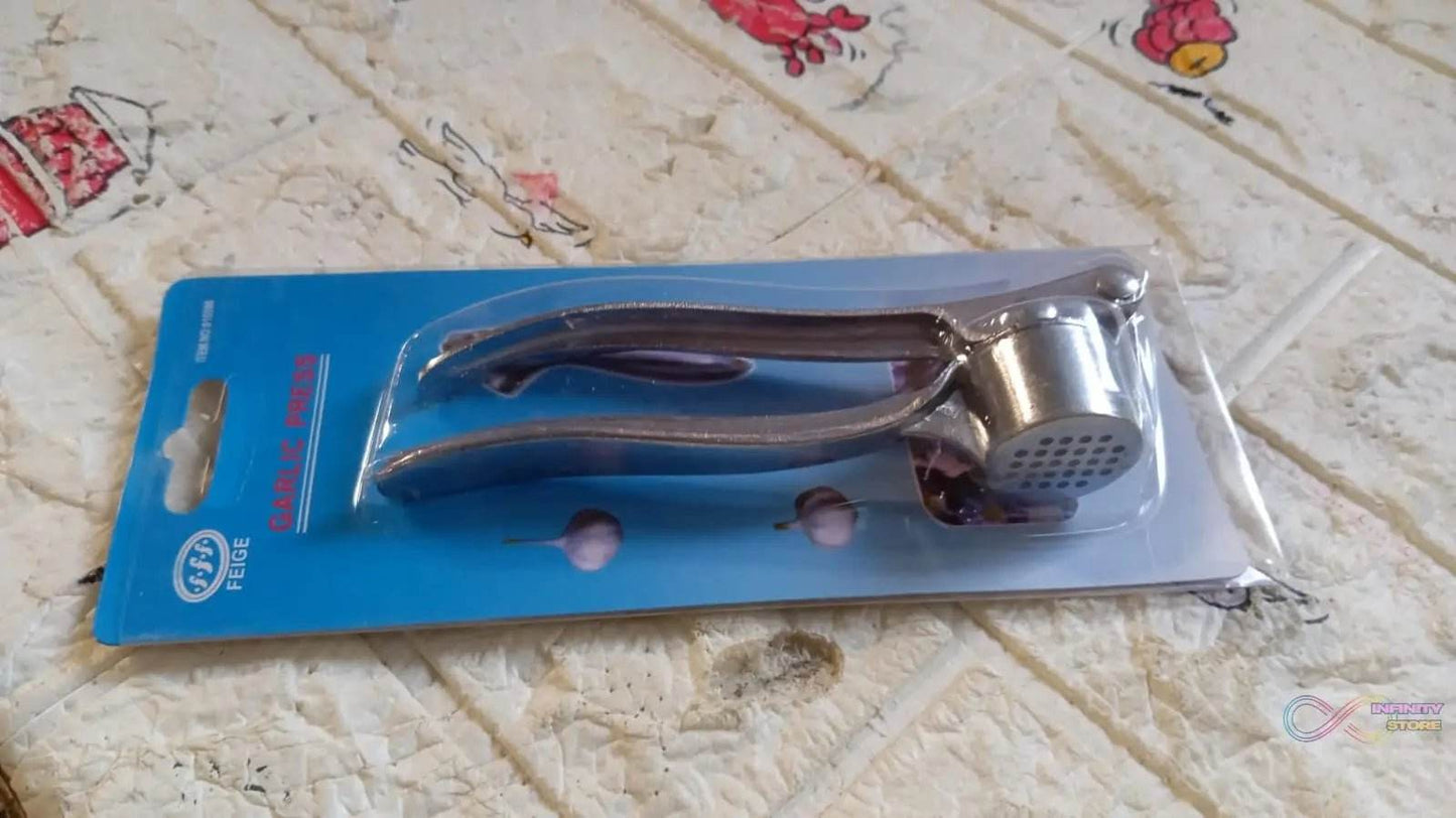 Crush Garlic with Ease: Lightweight Aluminum Garlic Press (1 Pc) - infinityexculsivestore.com