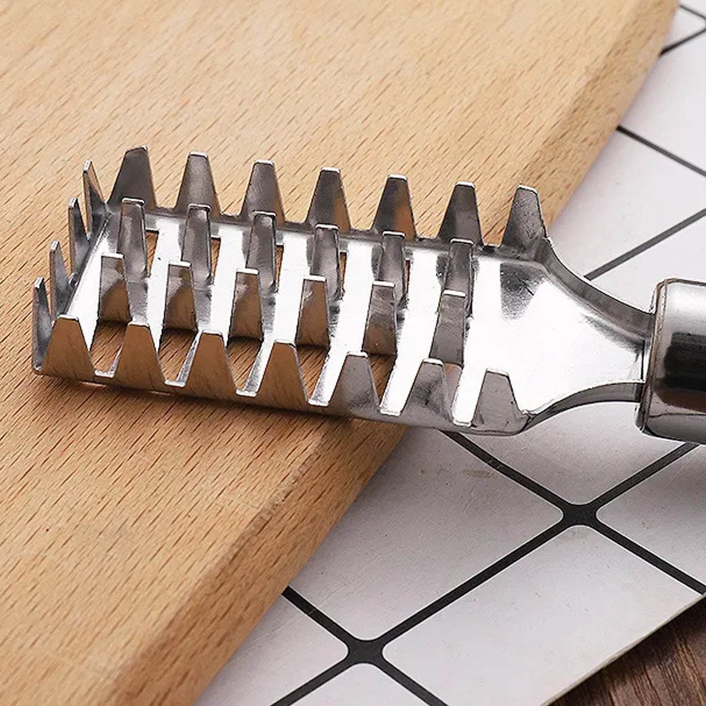 Fish Scale Remover Scraper Stainless Steel Fish Cutting Tools Sawtooth Easily Remove Fish Scales-Cleaning Brush Scraper Kitchen Tool- - infinityexculsivestore.com