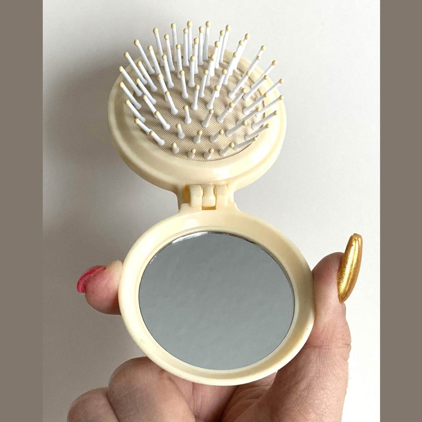 Foldable Travel Mirror Hair Brushes, 1pc Round Portable Folding Pocket Hair Brush, Mini Hair Comb Compact Travel Size, Hair Massage Comb, For Men Women And Girls - infinityexculsivestore.com