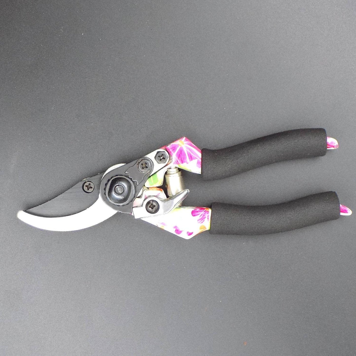 Garden Sharp Cutter Pruners Scissor with grip-handle - infinityexculsivestore.com