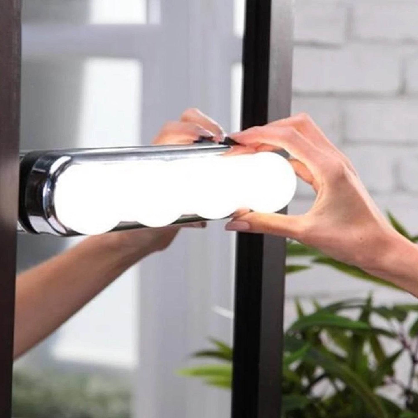 Glow Make Up Light Portable Cosmetic Kit Battery Powered Mirror Lighting Super Bright - infinityexculsivestore.com