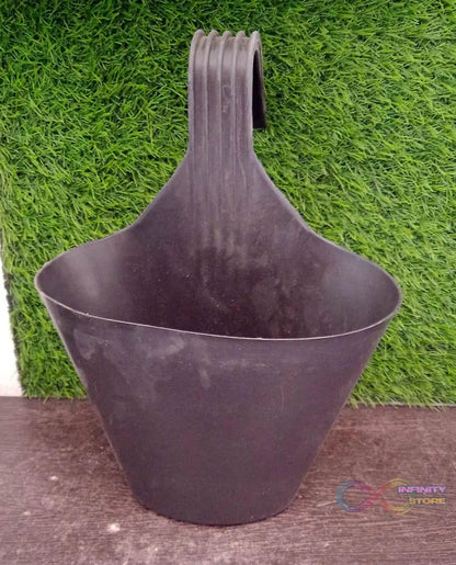 Hanging Planter Pot used for storing and holding plants and flowers in it and this is widely used in in all kinds of gardening and household places etc. - infinityexculsivestore.com