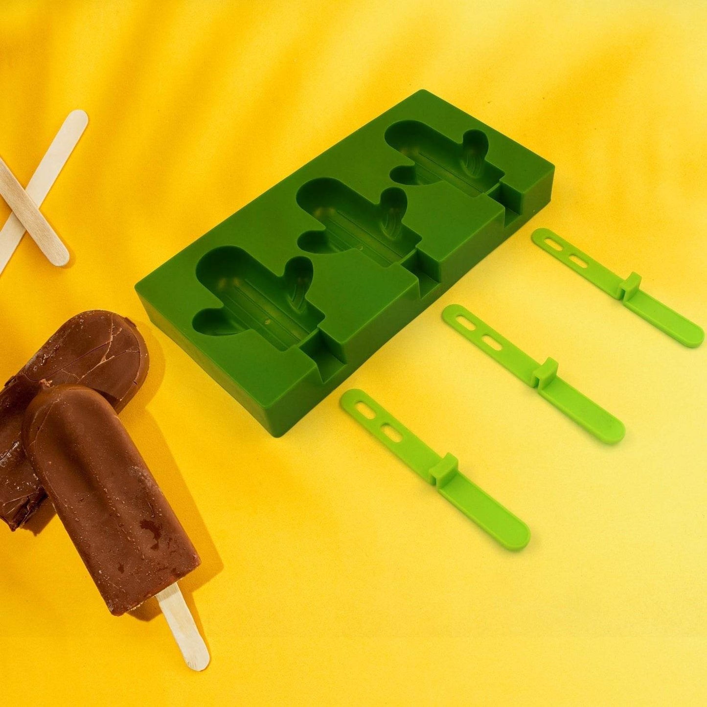 Ice Cream Mould Popsicle Mold, Cactus Shape Ice Pop Molds Homemade Popsicle for DIY Ice Popsicle, 3-Cavity Summer Food Kitchen Tools (1 Pc) - infinityexculsivestore.com