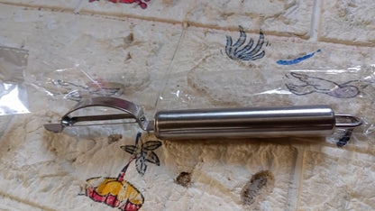 Kitchen Vegetable Peeler, Fruit Peeler, Ergonomic Handle Safe and Easy to Use for Potatoes,Apples,Pears Tomatoes,Carrots,Cucumbers Kitchen Accessory, Kitchen Gadgets (1 Pc) - infinityexculsivestore.com