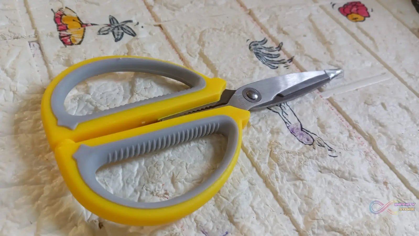 Large Multipurpose Scissors: Comfort Grip & Precision Cuts (1 Pc) - infinityexculsivestore.com