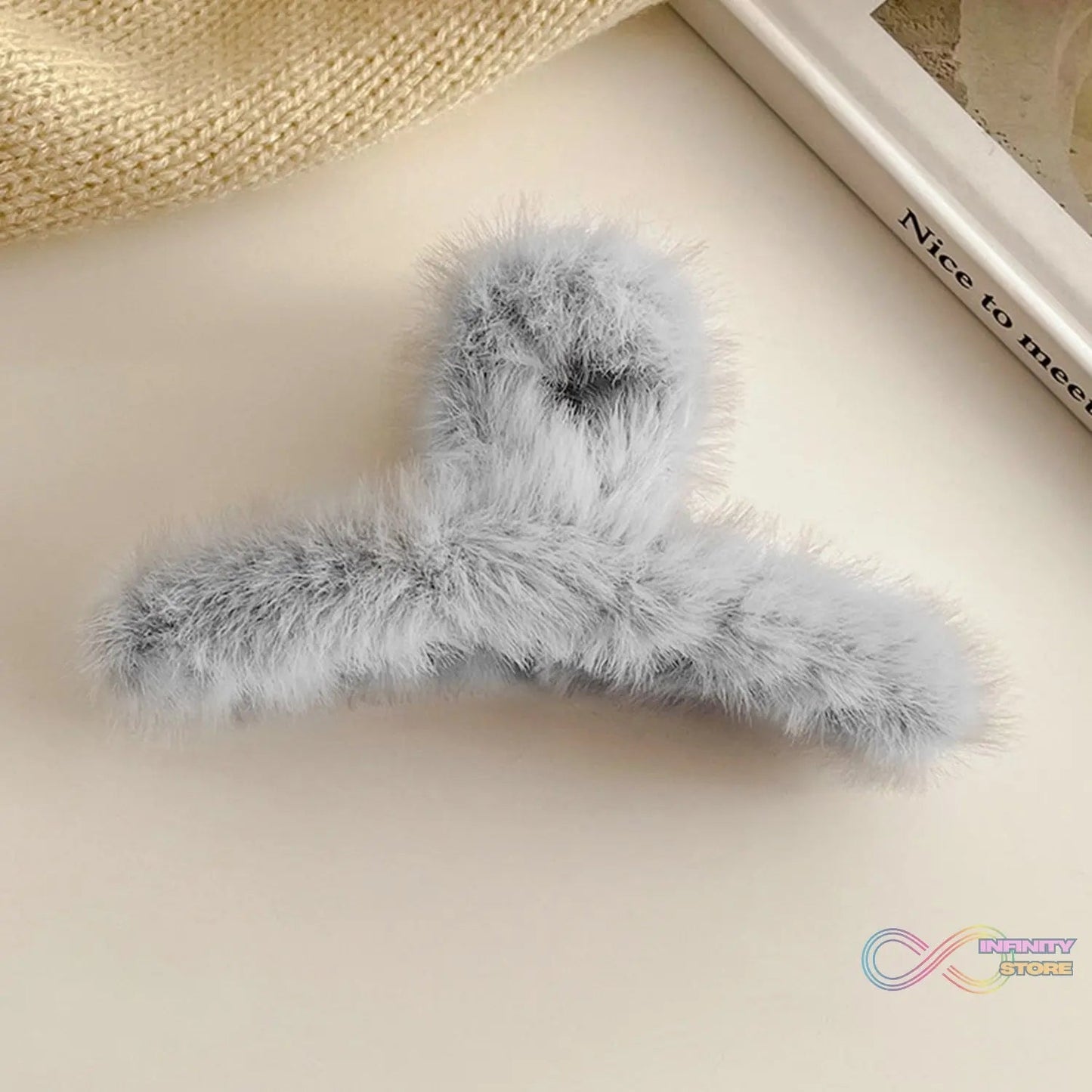 Large Plush Hair Claw Clips, Plastic Fluffy Hair Claw Hair (1 Pc / Mix Color) - infinityexculsivestore.com
