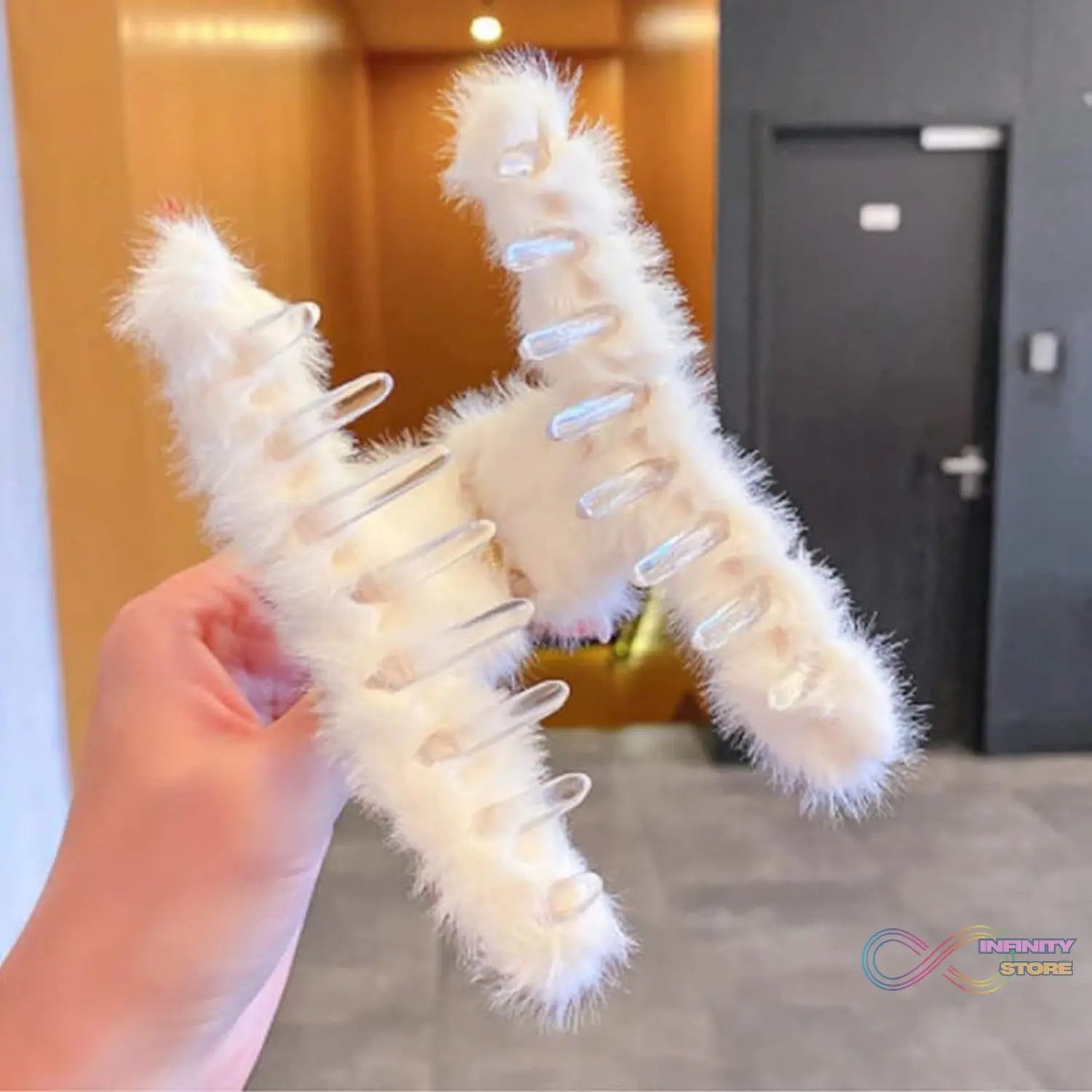 Large Plush Hair Claw Clips, Plastic Fluffy Hair Claw Hair (1 Pc / Mix Color) - infinityexculsivestore.com