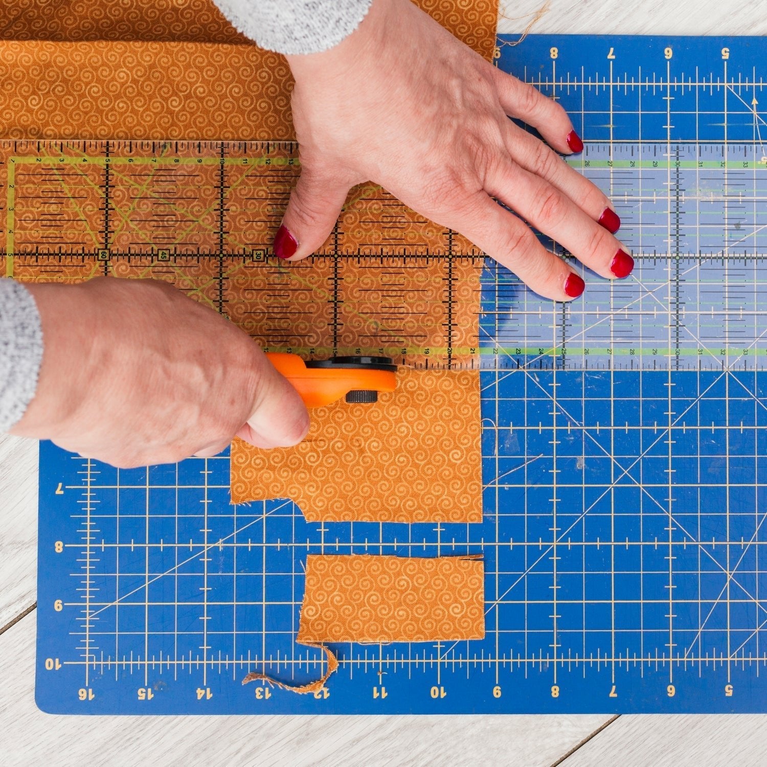 Manual Sewing Roller Cutter Rotary cutter - infinityexculsivestore.com