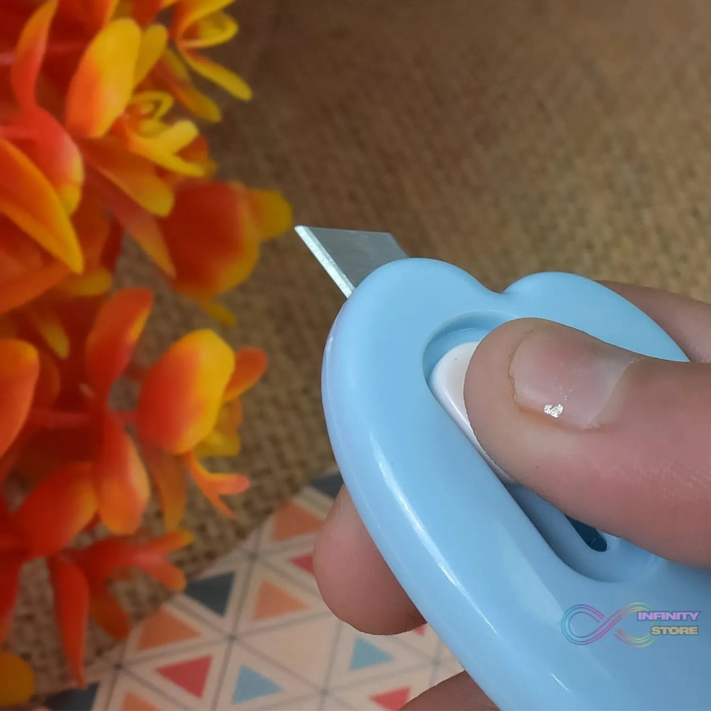 Mini Cloud Shape Cutter Portable Cute Box Cutter (2 Pcs Set) - infinityexculsivestore.com