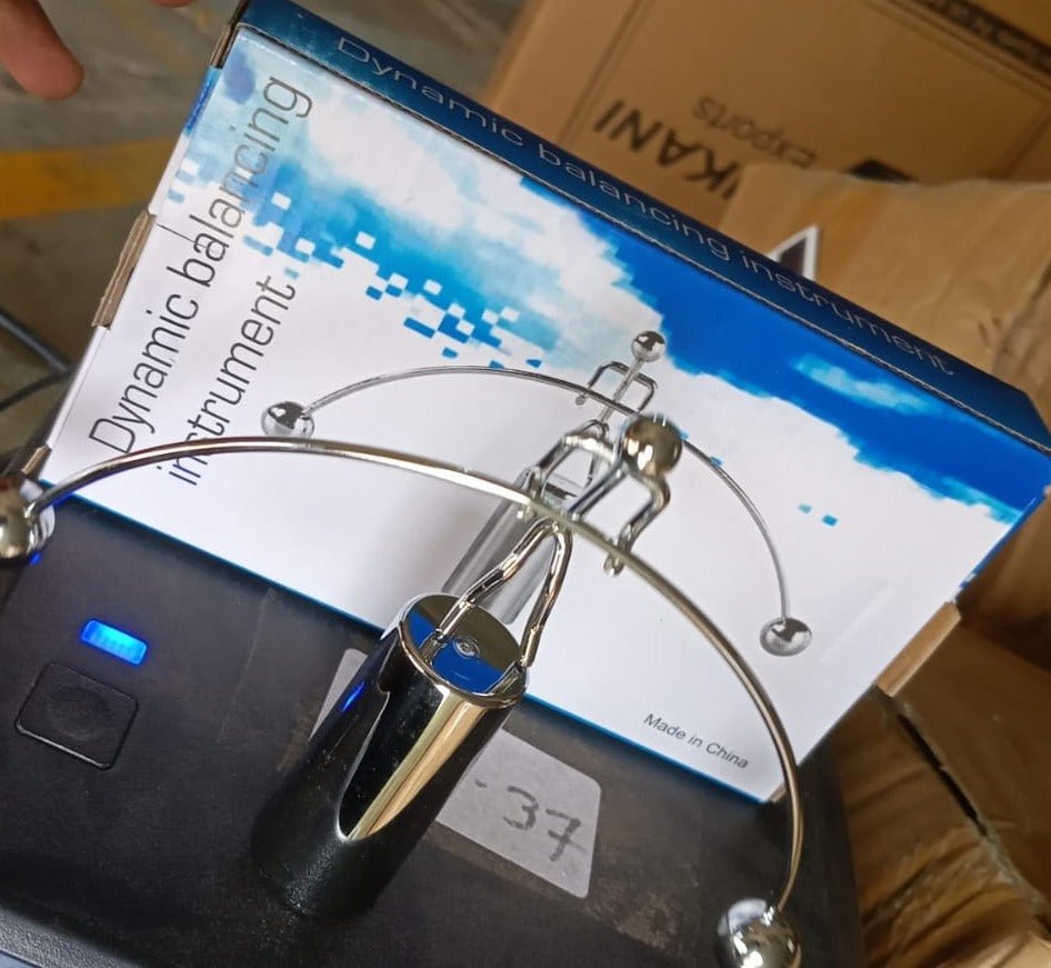 Mini Steel Balance Toy, Decoration Pendulum Newton Cradle Balance Ball Tumbler Desk Toy Metal Man Home Home Decoration Crafts - infinityexculsivestore.com