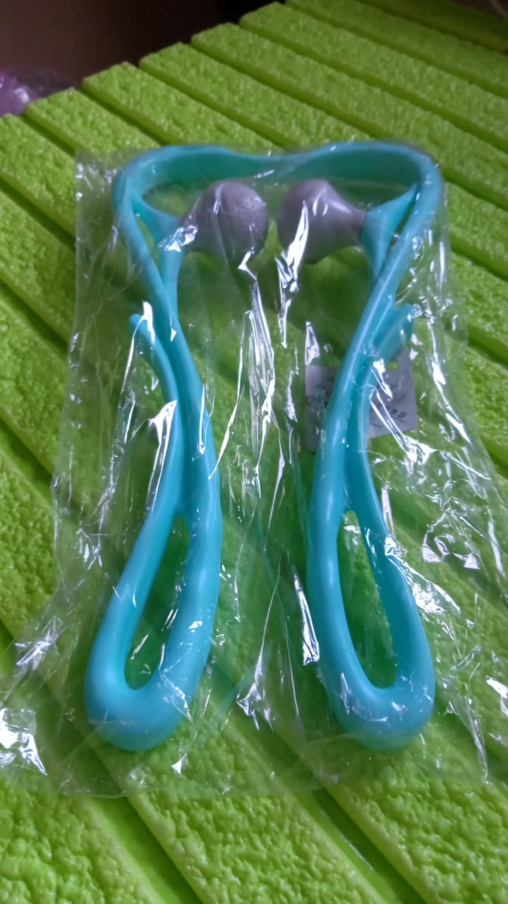 Neck Shoulder Massager, 33×18 cm Portable Relieving the Back for Men Relieving the Waist Women (1 Pc) - infinityexculsivestore.com